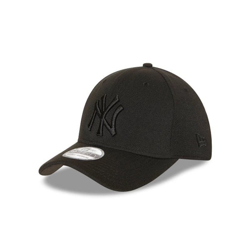 New Era New York Yankees Black on Black 39THIRTY Stretch Fit